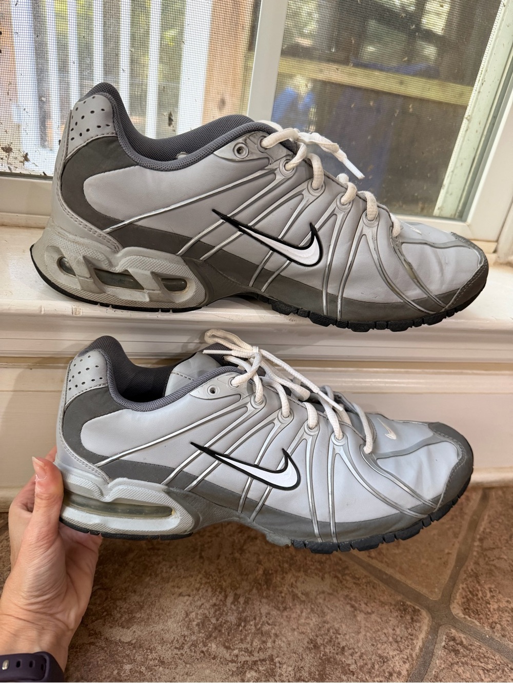 Nike Air Max Men’s Grey/White Jogging/Running Sneakers Size 11
